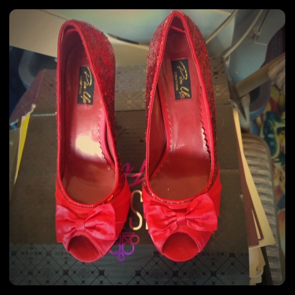 Pin up girl red glitter heels